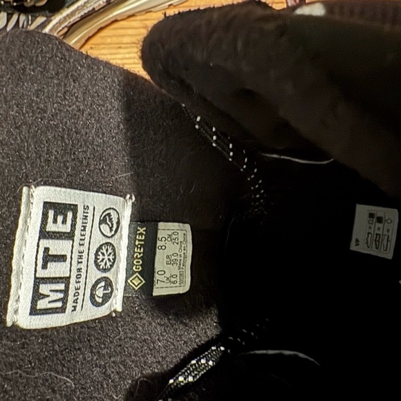 Vans Ultrange Exo Hi Black and White Sneakers NIB - Picture 8 of 8